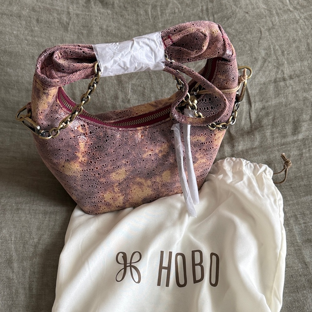 Hobo Astrid Small Crossbody